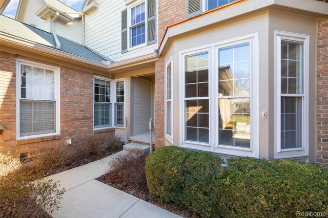 16252 Country Knoll Drive, Northville Township, MI 48168