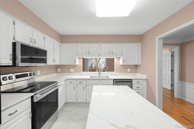 16252 Country Knoll Drive, Northville Township, MI 48168