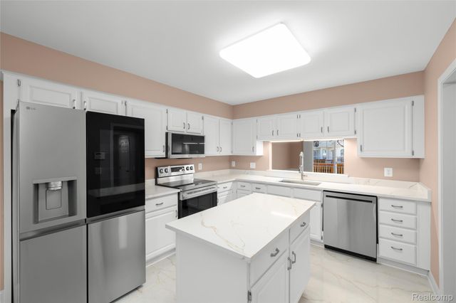 16252 Country Knoll Drive, Northville Township, MI 48168