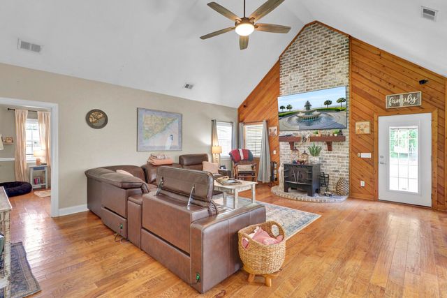 135 Gilleys Court, Summerville, SC 29483
