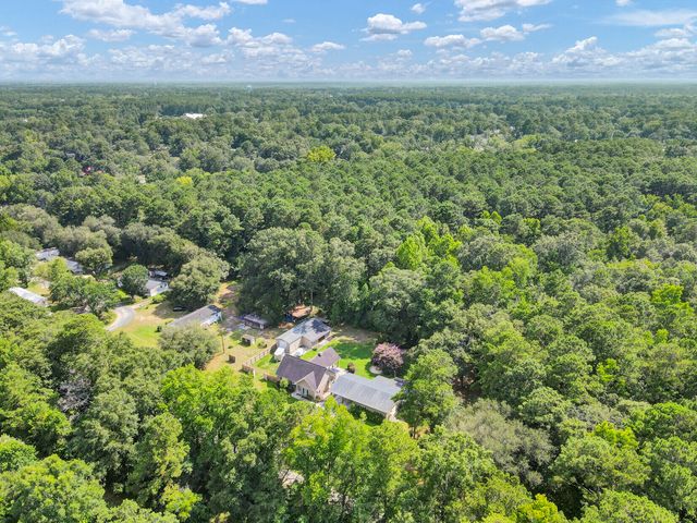 135 Gilleys Court, Summerville, SC 29483