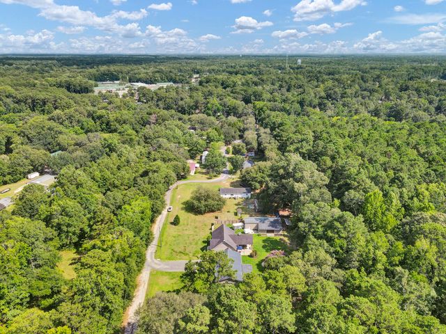 135 Gilleys Court, Summerville, SC 29483