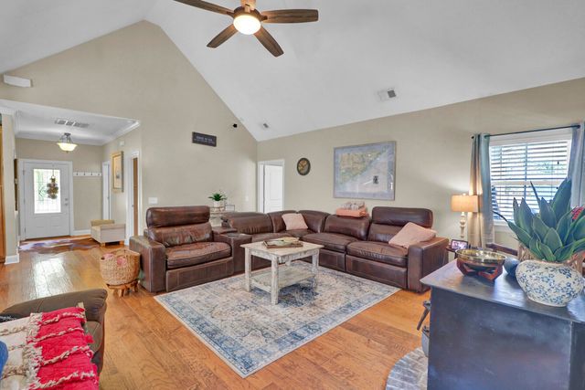 135 Gilleys Court, Summerville, SC 29483