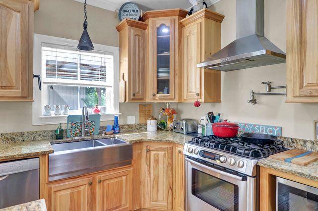 135 Gilleys Court, Summerville, SC 29483