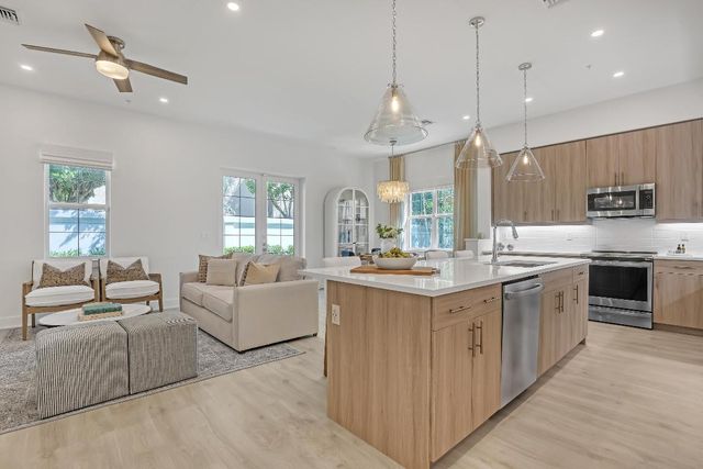 113 Royal Palm Circle, Tequesta, FL 33469