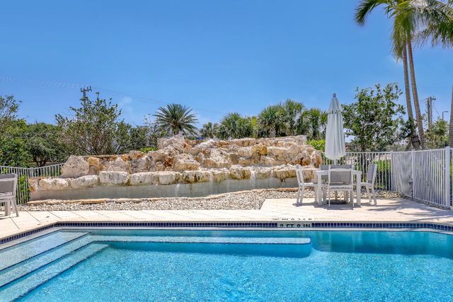 113 Royal Palm Circle, Tequesta, FL 33469