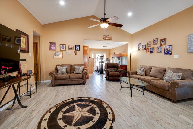 710 County Road 232, Collinsville, TX 76233