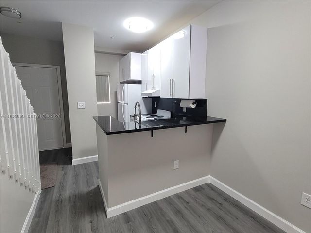 853 SW 2nd St 207, Miami, FL 33130