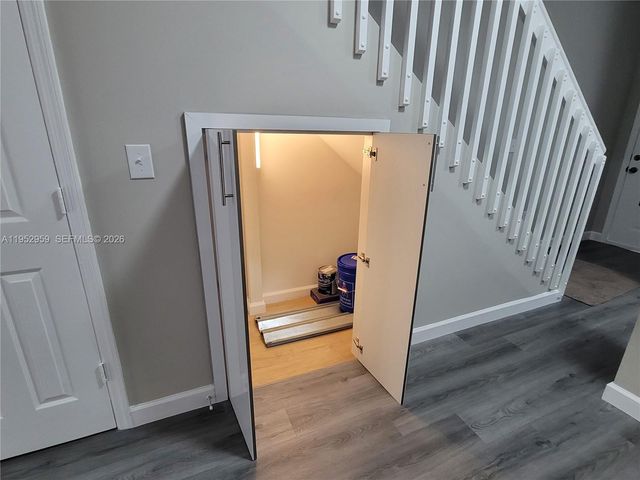 853 SW 2nd St 207, Miami, FL 33130