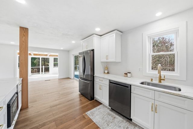13 Sunridge Rd, Windham, NH 03087