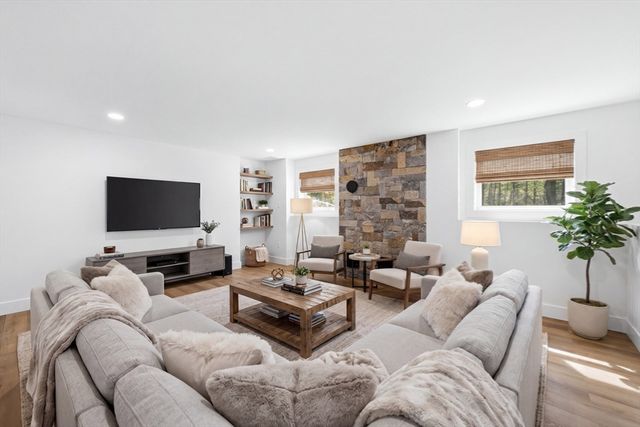 13 Sunridge Rd, Windham, NH 03087