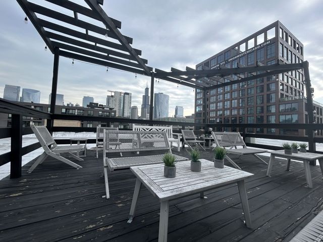 954 W Washington Boulevard, Chicago, IL 60607