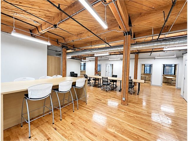 954 W Washington Boulevard, Chicago, IL 60607