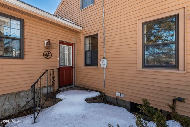 42 Thompson Hill Road, East Greenbush, NY 12144