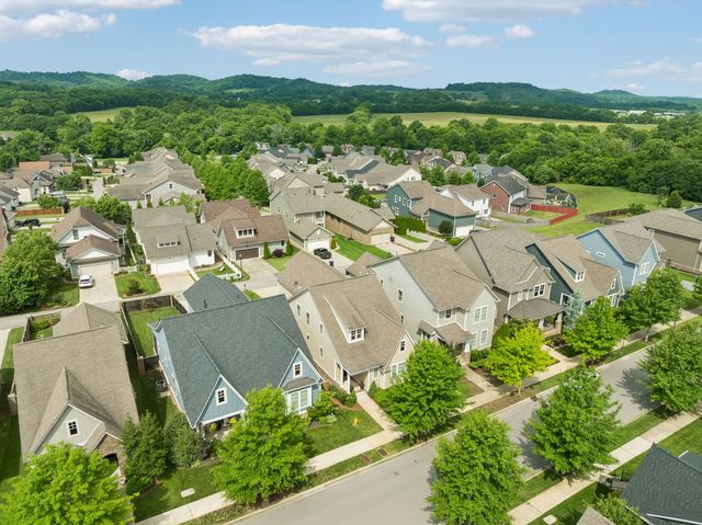 2764 Americus Dr, Thompsons Station, TN 37179