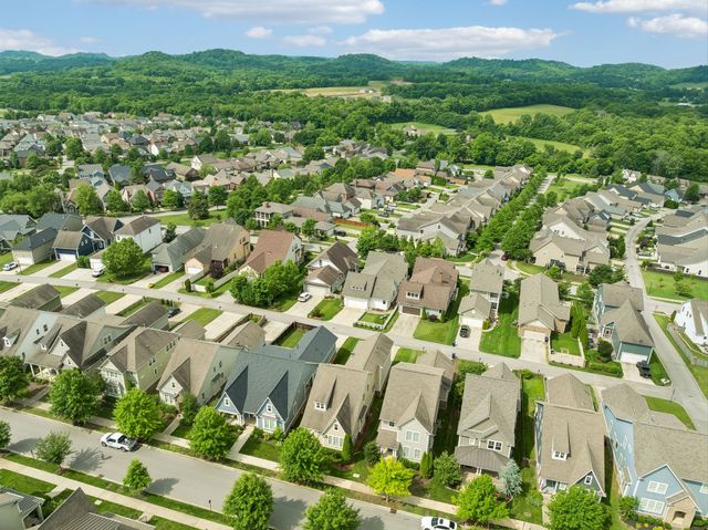 2764 Americus Dr, Thompsons Station, TN 37179