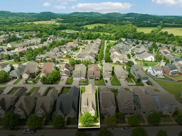 2764 Americus Dr, Thompsons Station, TN 37179