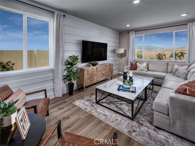 2083 Meyer Lane, Redlands, CA 92374