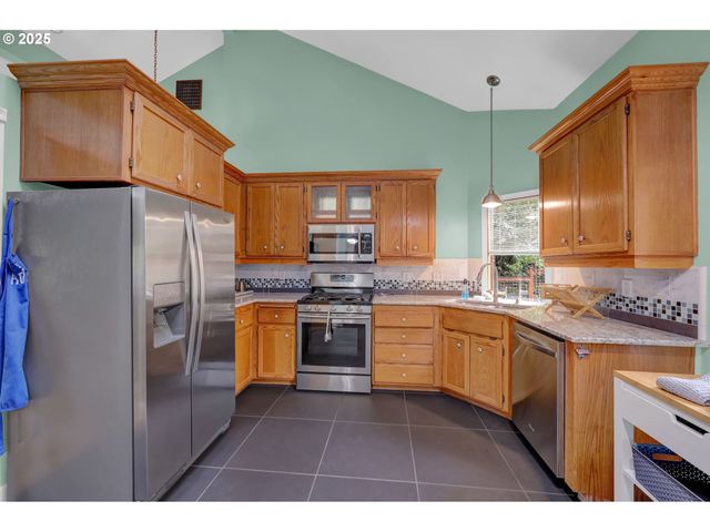 3828 ASHFORD Dr, Eugene, OR 97405