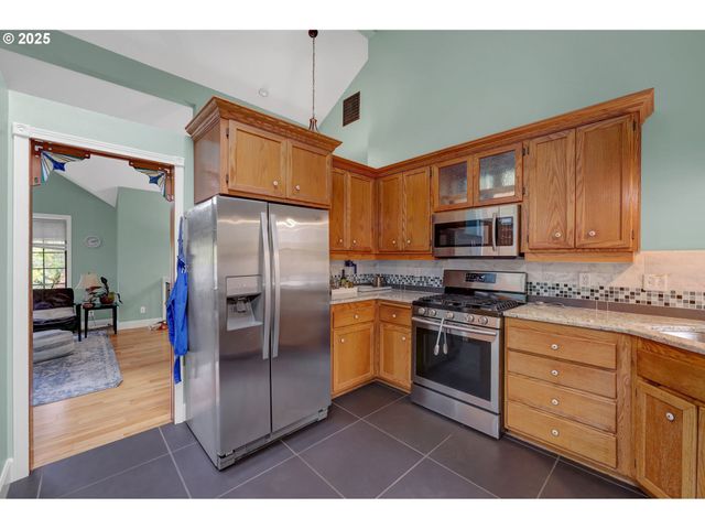 3828 ASHFORD Dr, Eugene, OR 97405