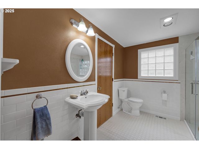 3828 ASHFORD Dr, Eugene, OR 97405