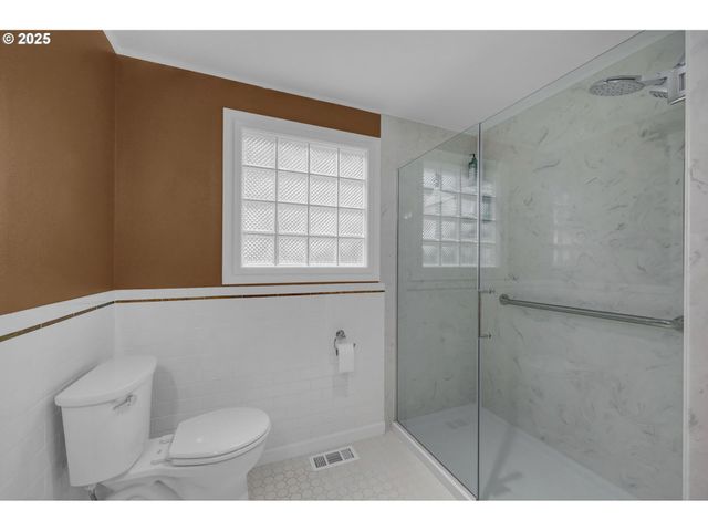 3828 ASHFORD Dr, Eugene, OR 97405