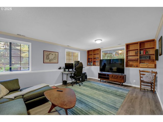 3828 ASHFORD Dr, Eugene, OR 97405