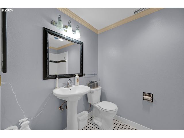 3828 ASHFORD Dr, Eugene, OR 97405