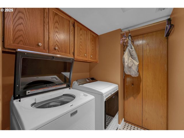 3828 ASHFORD Dr, Eugene, OR 97405