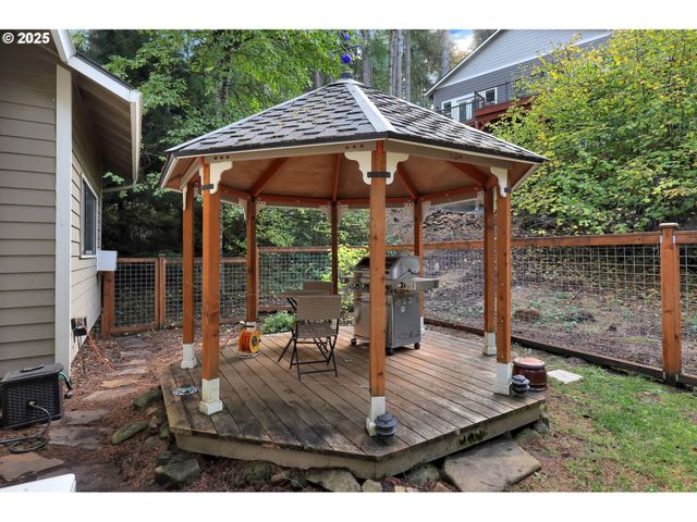 3828 ASHFORD Dr, Eugene, OR 97405