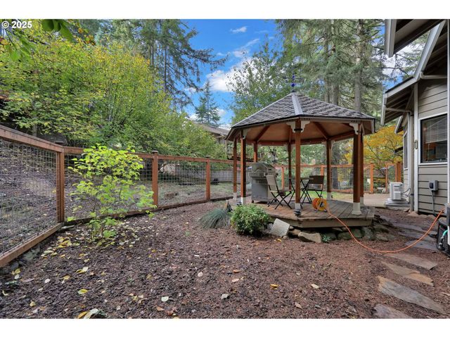 3828 ASHFORD Dr, Eugene, OR 97405