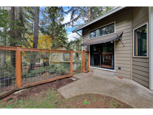 3828 ASHFORD Dr, Eugene, OR 97405