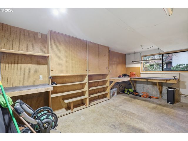 3828 ASHFORD Dr, Eugene, OR 97405