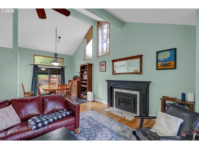 3828 ASHFORD Dr, Eugene, OR 97405