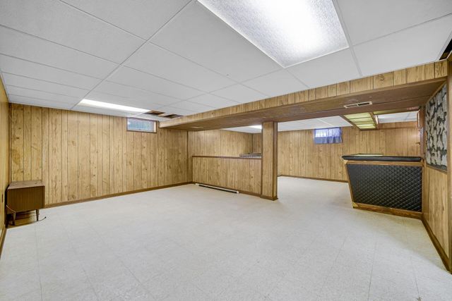 9317 Southmoor Avenue, Highland, IN 46322