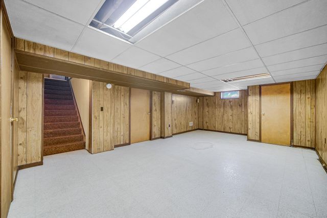 9317 Southmoor Avenue, Highland, IN 46322