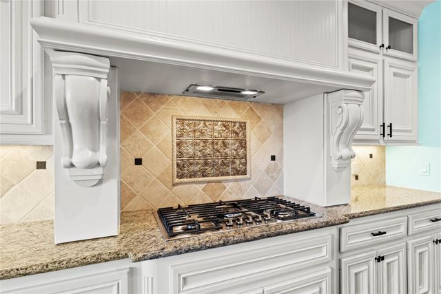 18904 W Grand Pine Circle, Montgomery, TX 77356