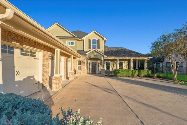 18904 W Grand Pine Circle, Montgomery, TX 77356