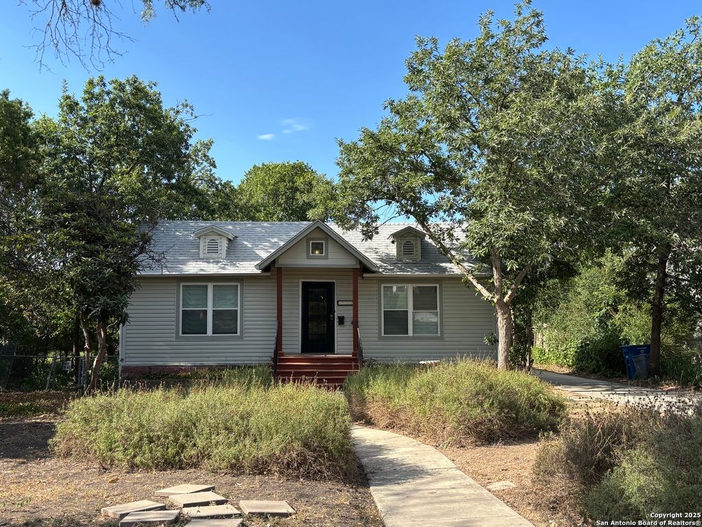 1122 Garraty, Terrell Hills, TX 78209