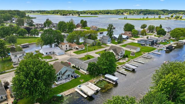 80 Lane 880 Snow Lake, Fremont, IN 46737