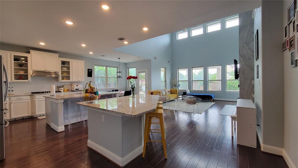 15824 Cinca Terra DR, Bee Cave, TX 78738