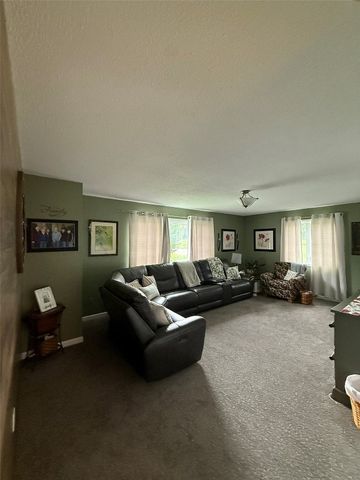 910 G Avenue, Vinton, IA 52349