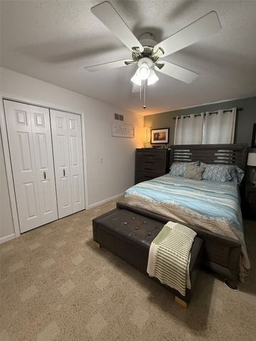 910 G Avenue, Vinton, IA 52349