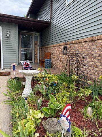 910 G Avenue, Vinton, IA 52349