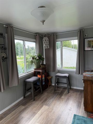 910 G Avenue, Vinton, IA 52349