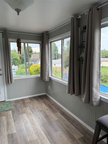 910 G Avenue, Vinton, IA 52349