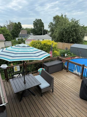 910 G Avenue, Vinton, IA 52349