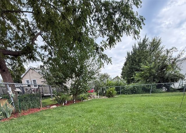 910 G Avenue, Vinton, IA 52349