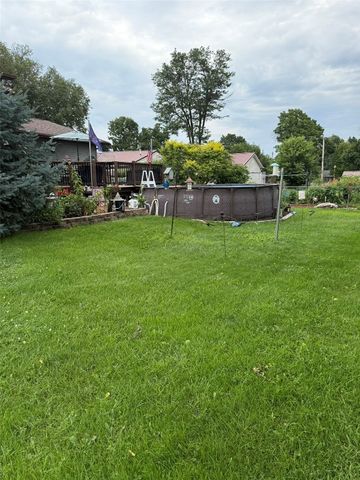 910 G Avenue, Vinton, IA 52349