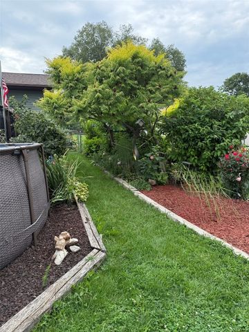 910 G Avenue, Vinton, IA 52349